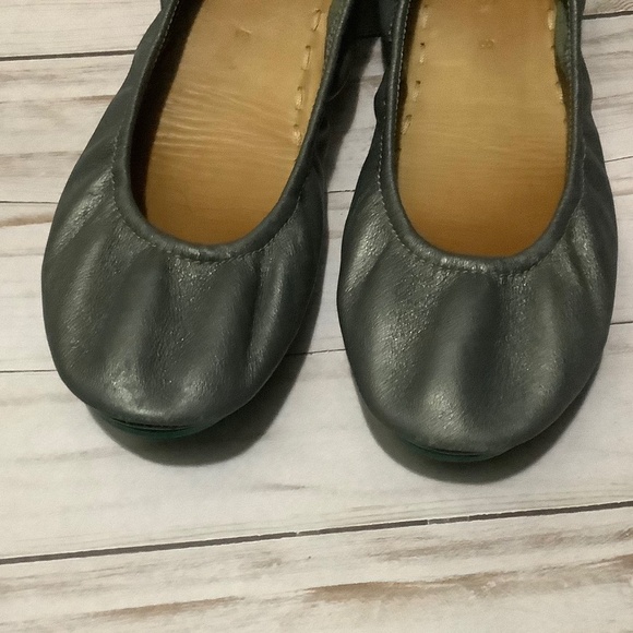 tieks| Metallic Grey Pewter Ballet Italian Leather Flats Sz 8 Comfort Travel - Picture 3 of 12
